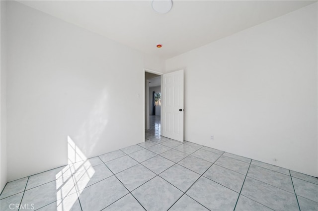 unfurnished room featuring light tile patterned floors