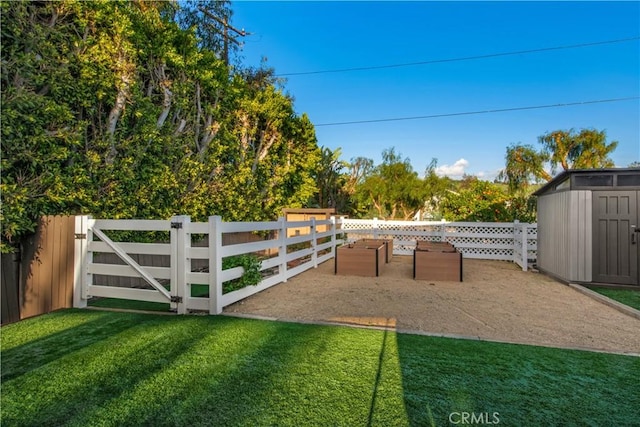 view of yard featuring an outdoor structure, a fenced backyard, and a storage shed