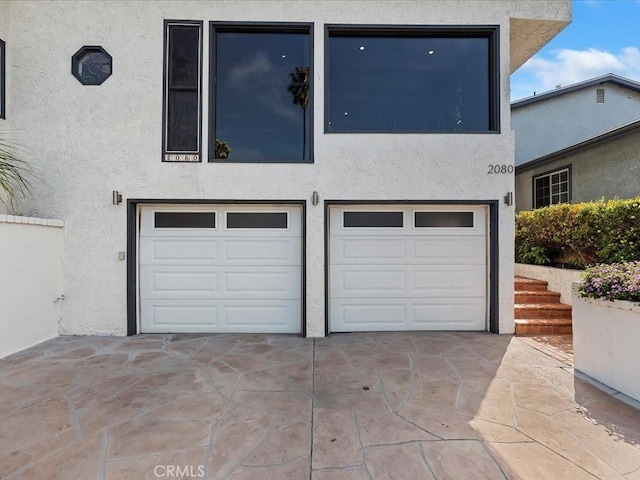 2080 Saint Louis Ave, Signal Hill, CA 90755 - garage with concrete driveway