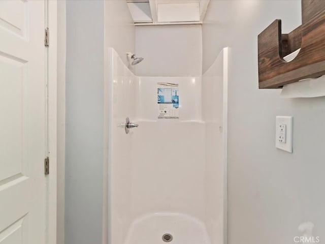 2080 Saint Louis Ave, Signal Hill, CA 90755 - full bathroom featuring a stall shower