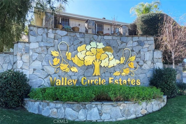 24925 Vista Verenda, Woodland Hills, CA 91367 - community sign with a lawn