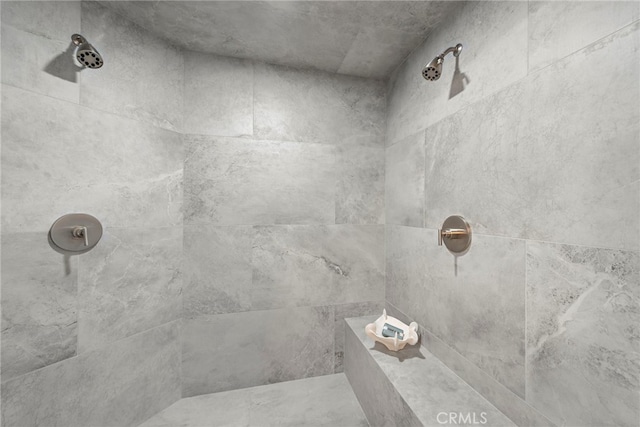 15 Vista De Catalina N, Laguna Beach, CA 92651 - bathroom featuring tiled shower