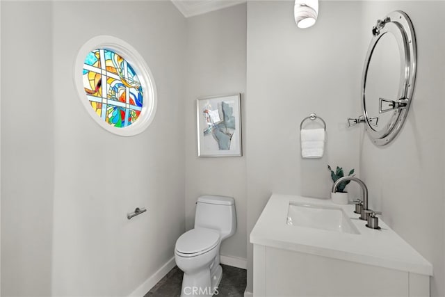 15 Vista De Catalina N, Laguna Beach, CA 92651 - bathroom featuring toilet, baseboards, and vanity