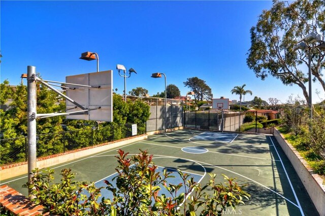 15 Vista De Catalina N, Laguna Beach, CA 92651 - view of basketball court featuring fence and community basketball court