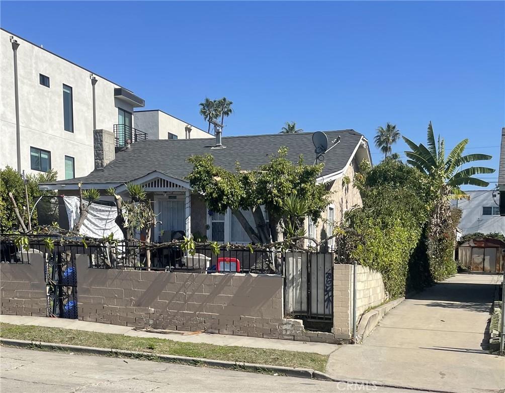 view of front of house with a fenced front yard and roof with shingles