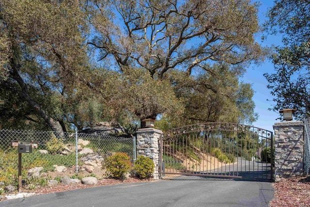 27509 Mountain Meadow Rd, Escondido, CA 92026 - gate featuring fence
