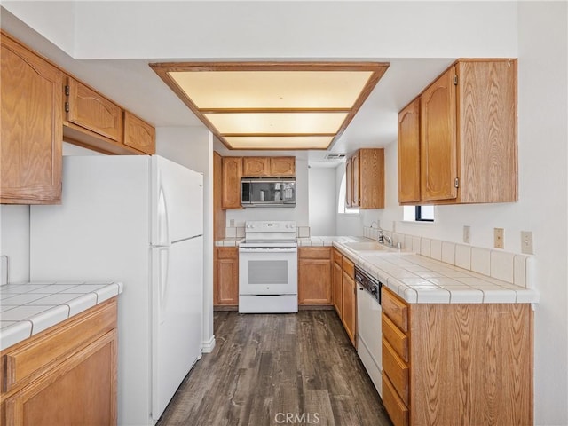 19246 Pine Way, Apple Valley, CA 92308 - kitchen featuring white appliances, a sink, dark wood finished floors, and tile counters