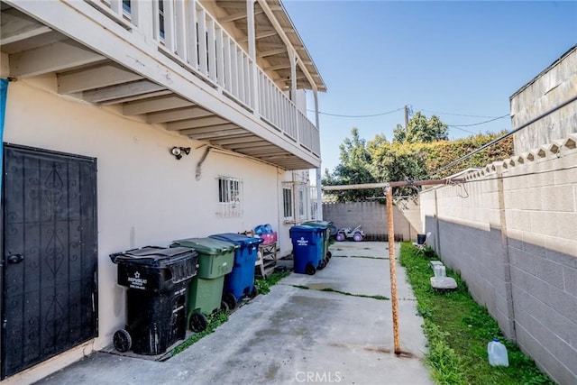541 Elm Ave, Inglewood, CA 90301 - view of patio / terrace with a balcony and a fenced backyard