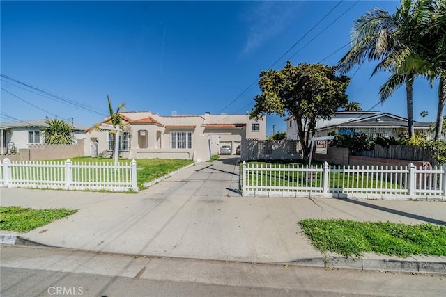 541 Elm Ave, Inglewood, CA 90301 - view of front of home with a fenced front yard, stucco siding, and a front yard