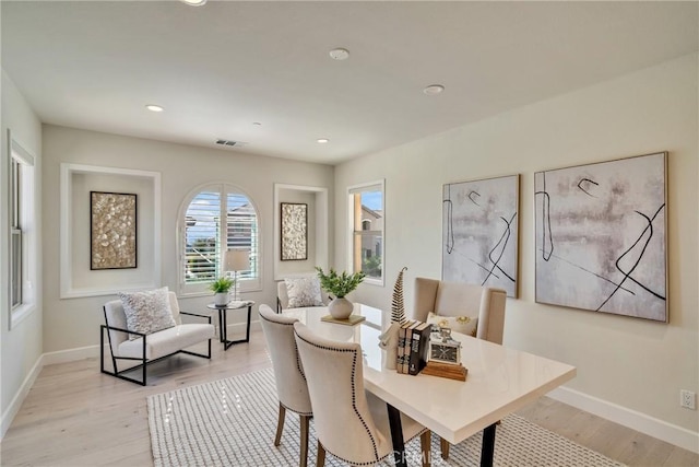 dining space with recessed lighting, visible vents, baseboards, and light wood-style flooring
