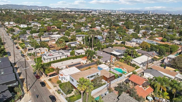 birds eye view of property featuring a mountain view