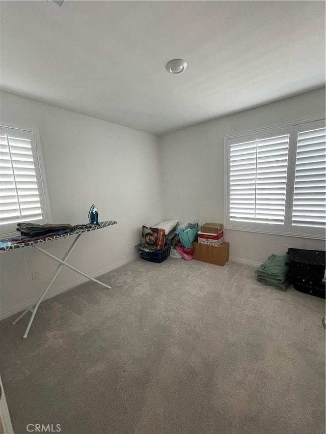 game room featuring carpet, plenty of natural light, and baseboards