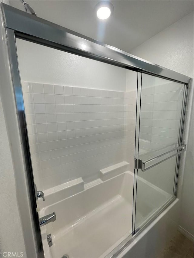bathroom with enclosed tub / shower combo