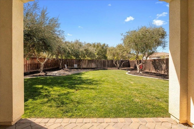 46525 Peach Tree St, Temecula, CA 92592 - fenced backyard featuring a patio