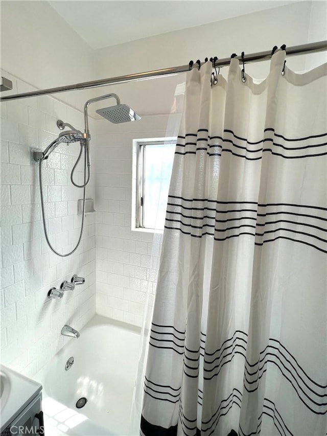 bathroom featuring shower / tub combo