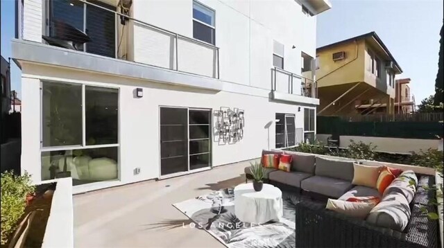 1245 N New Hampshire Ave Unit 4, Los Angeles, CA 90029 - exterior space with an outdoor hangout area