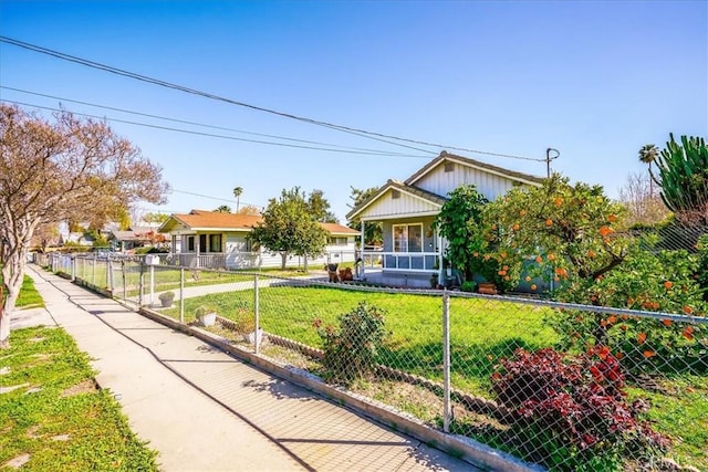 201 E Olive St, San Bernardino, CA 92410 - bungalow-style home featuring a front yard and a fenced front yard