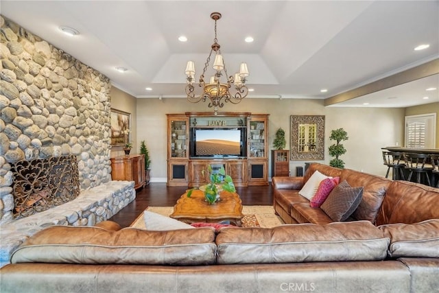 living area featuring recessed lighting, wood finished floors, a notable chandelier, and crown molding