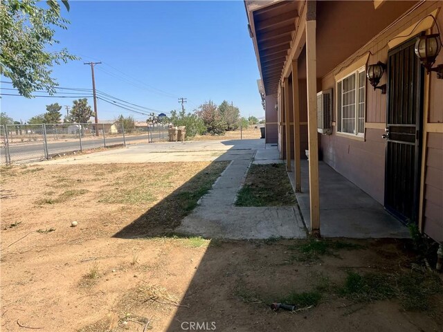 10715 3rd Ave, Hesperia, CA 92345 - view of yard