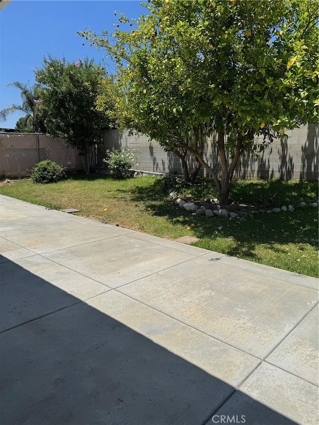 518 E 2nd St, Rialto, CA 92376 - view of fenced backyard