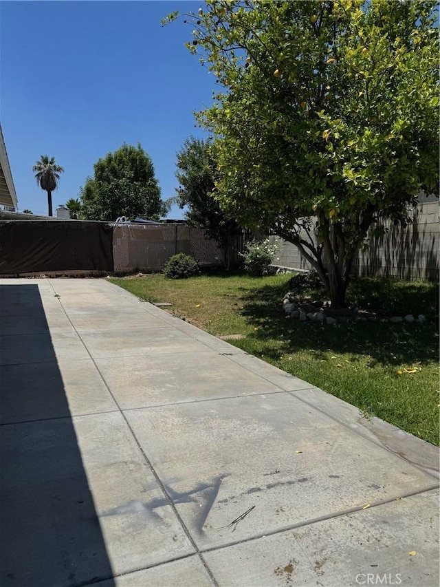 518 E 2nd St, Rialto, CA 92376 - view of patio