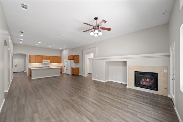 24898 Sunset Vista Ave, Menifee, CA 92584 - unfurnished living room featuring arched walkways, baseboards, a ceiling fan, and recessed lighting