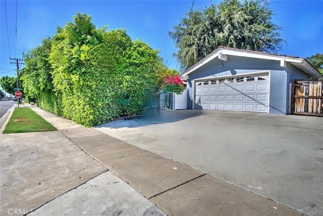 12472 Woodlawn Ave, Tustin, CA 92780 - garage with driveway