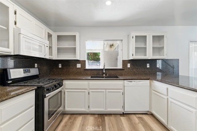 595 Casey Ct, Colton, CA 92324 - kitchen with white appliances, a sink, light wood finished floors, and dark stone countertops