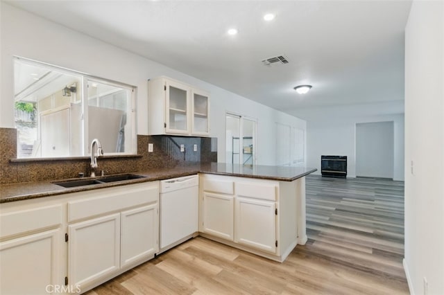 595 Casey Ct, Colton, CA 92324 - kitchen featuring white dishwasher, a sink, backsplash, light wood-style flooring, and recessed lighting
