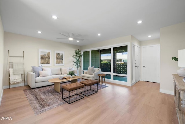 living area with light wood-type flooring, ceiling fan, baseboards, and recessed lighting