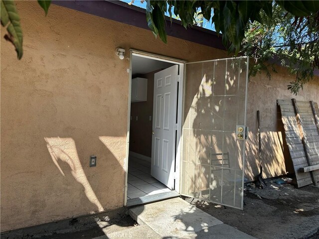878 E Holly St, Rialto, CA 92376 - view of exterior entry featuring stucco siding