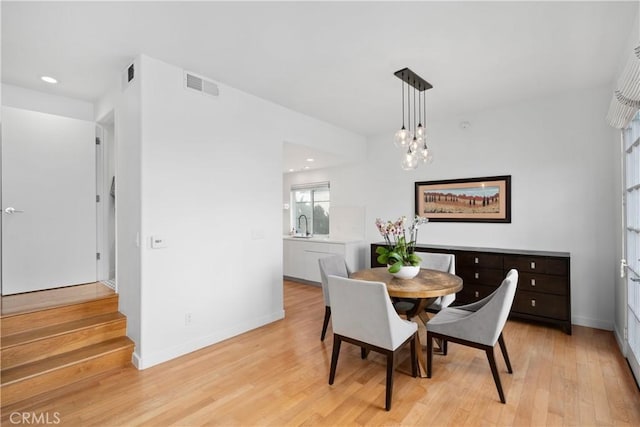 dining space with baseboards, visible vents, recessed lighting, and light wood-type flooring