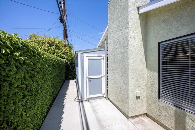 entrance to property with stucco siding
