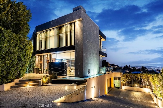 exterior space with an outdoor kitchen