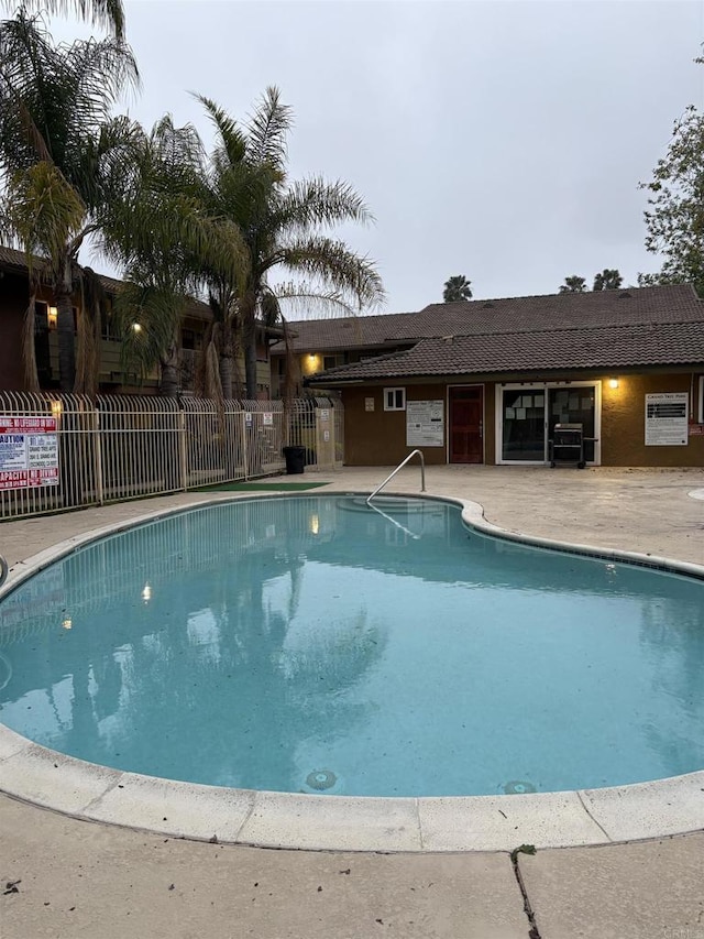 2041 E Grand Ave Unit 48, Escondido, CA 92027 - community pool featuring fence and a patio area