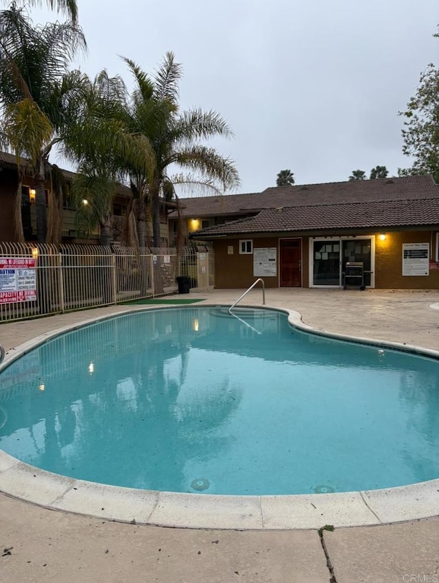2041 E Grand Ave Unit 48, Escondido, CA 92027 - community pool featuring fence and a patio area