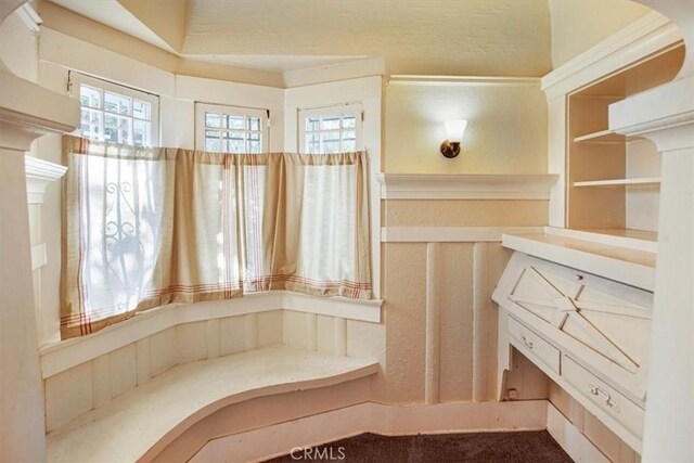 3417 4th Ave, Los Angeles, CA 90018 - bathroom featuring a textured wall