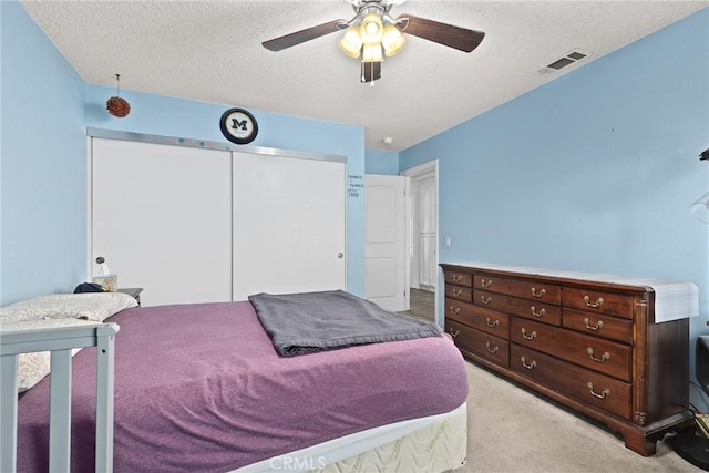 3291 Lemon Dr, Simi Valley, CA 93063 - bedroom with light colored carpet, a closet, a textured ceiling, and a ceiling fan