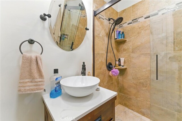 2965 Poplar Dr, Lynwood, CA 90262 - bathroom featuring a tile shower and vanity