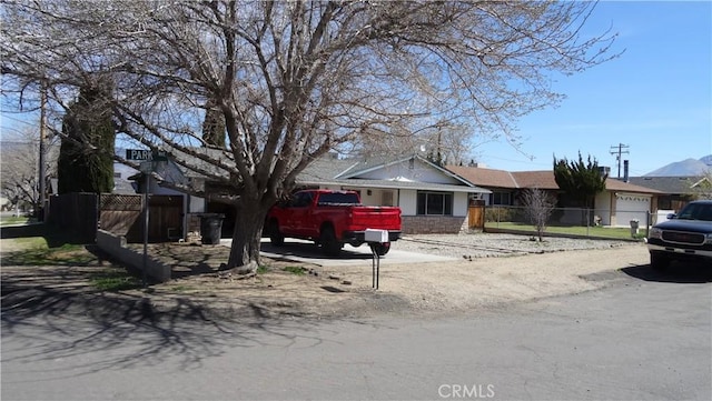6301 Park Ave, Lake Isabella, CA 93240 - ranch-style home featuring driveway and fence