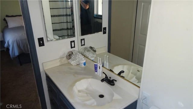 6301 Park Ave, Lake Isabella, CA 93240 - ensuite bathroom with vanity, curtained shower, and ensuite bath