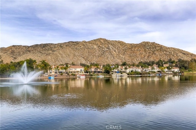 water view with a mountain view