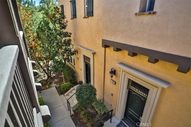 view of exterior entry with stucco siding