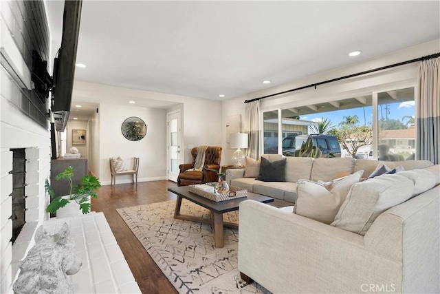 living room featuring recessed lighting, baseboards, and wood finished floors