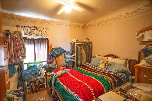 bedroom with a ceiling fan