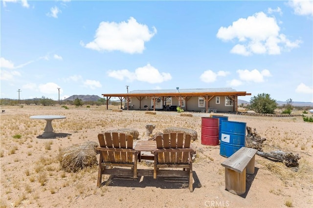 view of yard with a mountain view