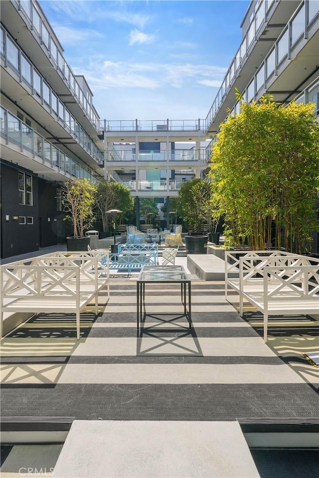 4215 Glencoe Ave Unit 407, Marina Del Rey, CA 90292 - surrounding community featuring a patio