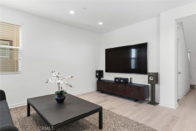 living area with recessed lighting, light wood-type flooring, and baseboards