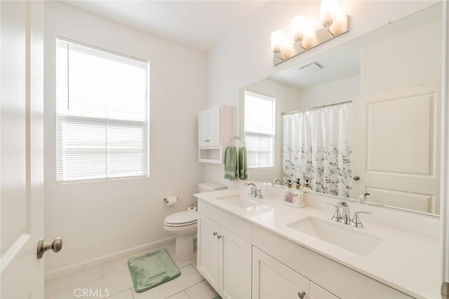 14168 Georgetown St, Hesperia, CA 92344 - full bath featuring double vanity, toilet, tile patterned flooring, baseboards, and a shower with shower curtain
