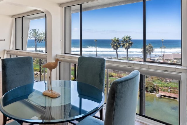 1552 Camino Del Mar Unit 623/625, Del Mar, CA 92014 - dining space with view of water and beach